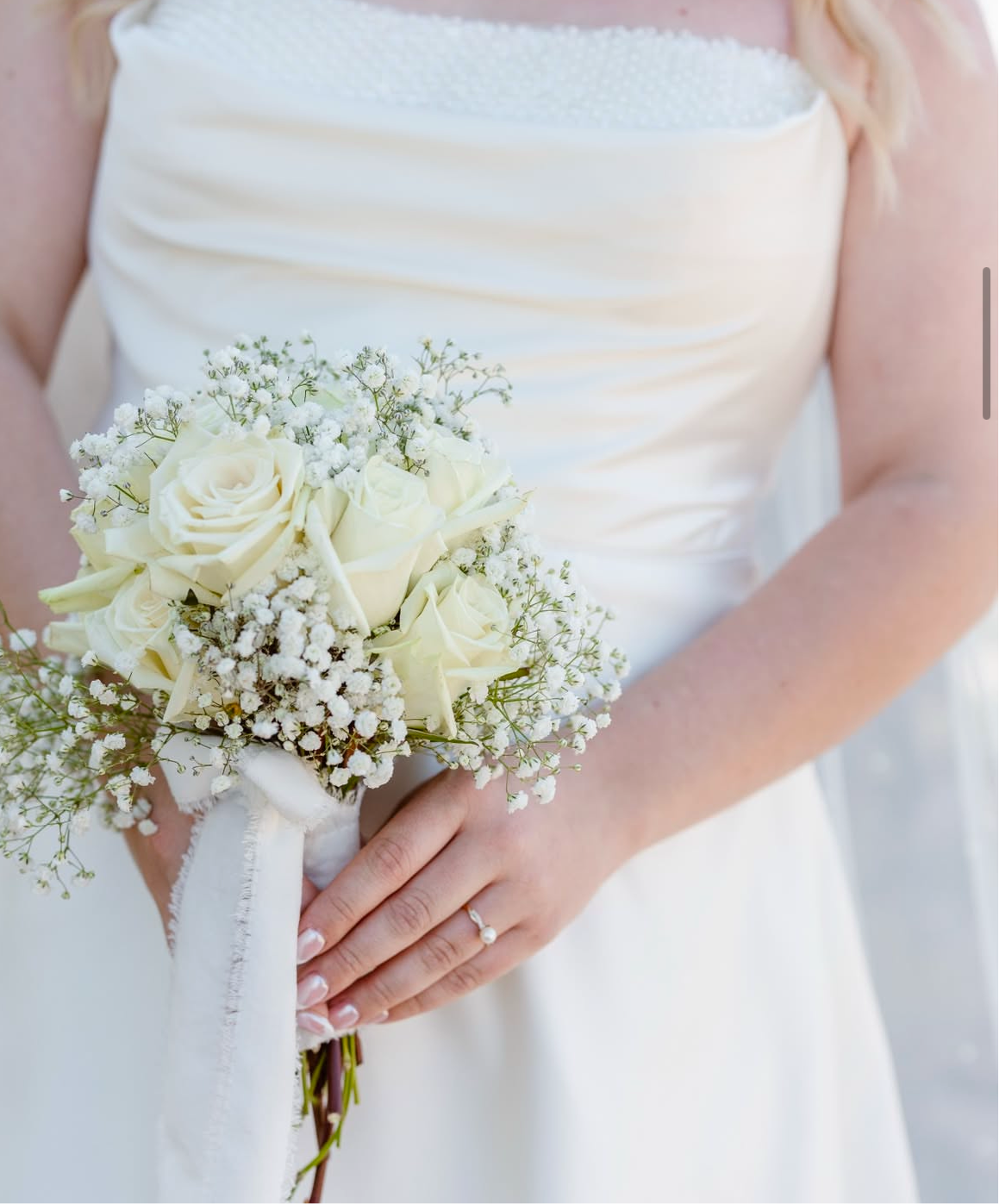 white bridal bouquet